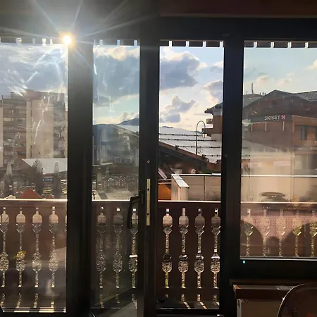 - Inout - 5 Beds Flat G-7 Apartment